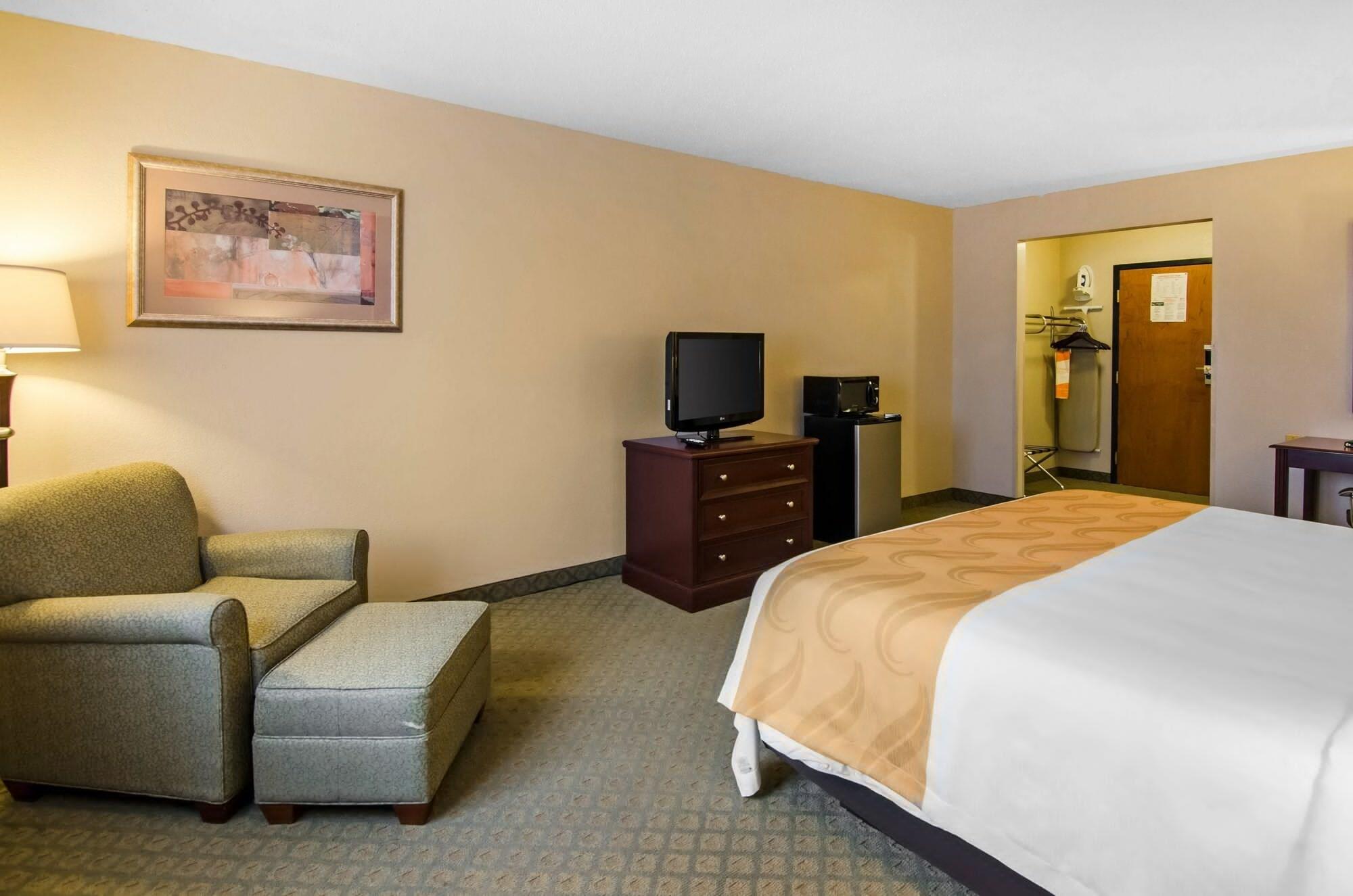 Quality Inn Summersville Exterior photo